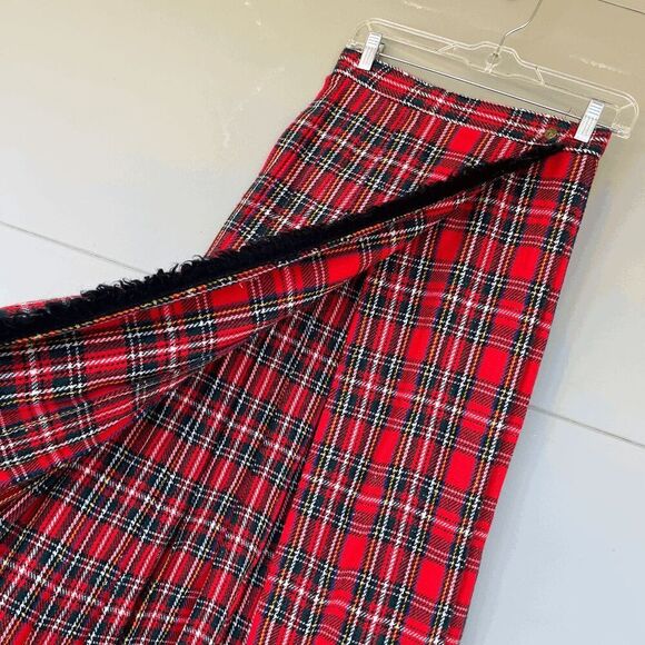 Vintage 1970s Red Plaid Wool Tartan Wrap Skirt with Button Detail, Size M - Picture 13 of 13
